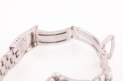 Lot 180 - Tag Heuer 2000 Professional 200m steel watch....
