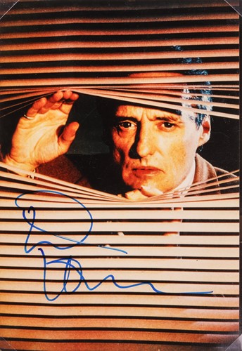 Lot 45 - A mixed collection of seven autographs of...