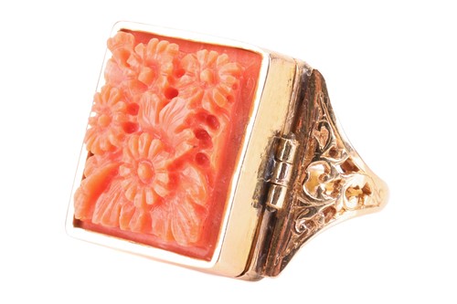 Lot 146 - A coral locket ring, or poison ring, featuring...