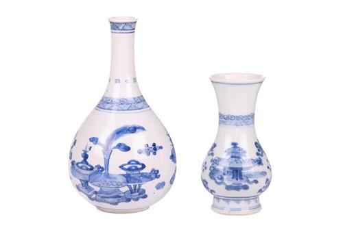 Lot A Chinese blue and white porcelain bottle vase,...