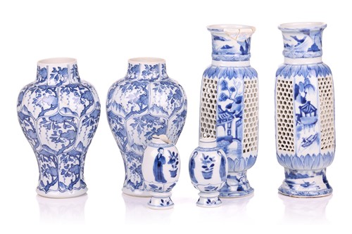 Lot A pair of Chinese blue and white porcelain...