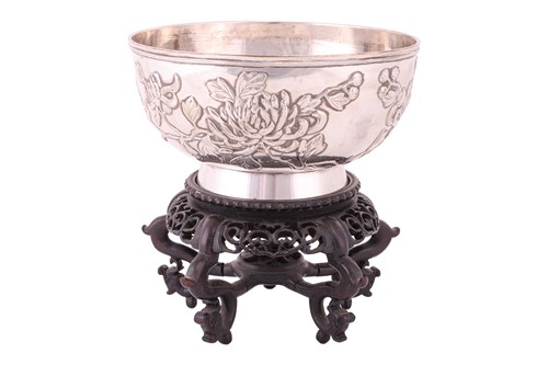 Lot A late 19th-Century Chinese export rose bowl...