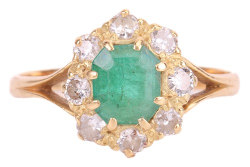 Lot An emerald and diamond cluster ring in 18ct...