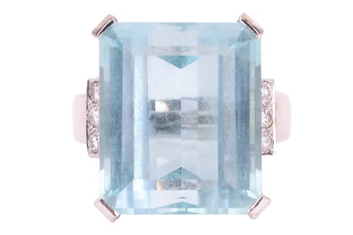 Lot A large aquamarine cocktail ring in 18ct white...