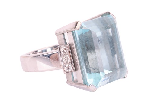 Lot 23 - A large aquamarine cocktail ring in 18ct white...