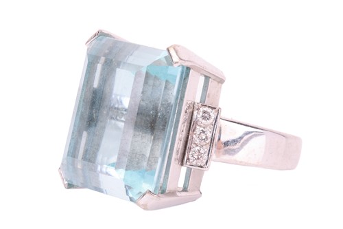 Lot 23 - A large aquamarine cocktail ring in 18ct white...