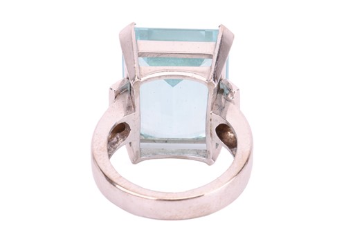 Lot 23 - A large aquamarine cocktail ring in 18ct white...