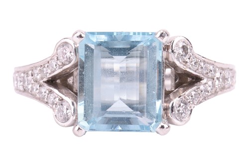 Lot 43 - An aquamarine and diamond dress ring, the step-...