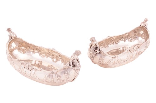 Lot 282 - A pair of George III silver boat-shaped dishes,...