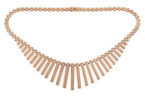 Lot 22 - A 9ct gold fringe necklace, the brick-link...