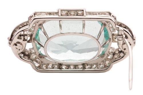 Lot 129 - An Art Deco aquamarine and diamond brooch,...