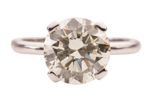 Lot 169 - A diamond single-stone ring, the brilliant-cut...