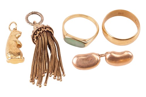 Lot 138 - A collection of jewellery items; to include a...
