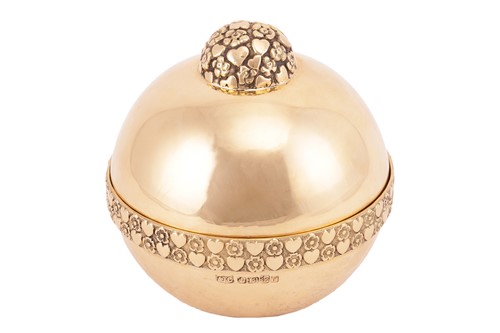 Lot 160 - An 18ct gold trinket box of orb form, to...