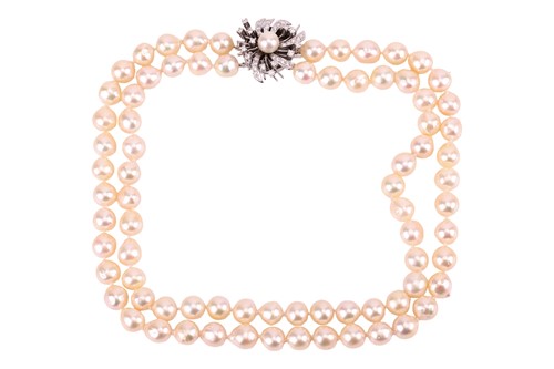 Lot 135 - A double-strand pearl necklace, with cultured...