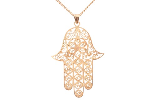 Lot 103 - A filigree Hamsa pendant on chain, composed of...