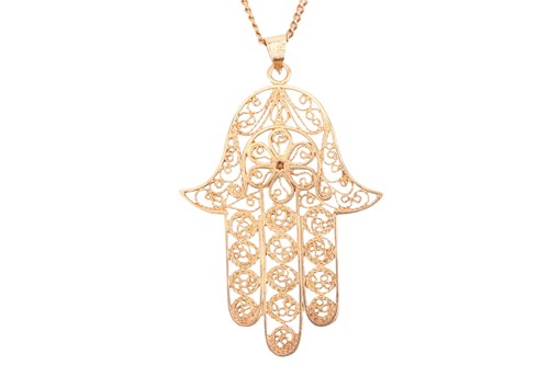 Lot 103 - A filigree Hamsa pendant on chain, composed of...