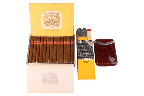 Lot 432 - A box of Partagas Londres Finos Cigars (25),...