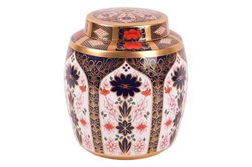 Lot 258 - A large Royal Crown Derby ginger jar and cover,...