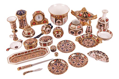 Lot 271 - A collection of Royal Crown Derby 1128 Imari...