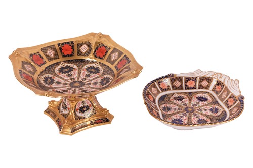 Lot 288 - A large Royal Crown Derby 1128 Imari pattern...