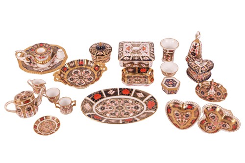 Lot 265 - A collection of Royal Crown Derby 1128 Imari...