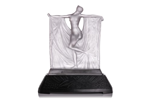 Lot 182 - Rene Lalique: 'Suzanne', a fine opalescent...