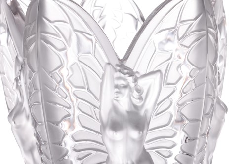 Lot 181 - A large Lalique 'Chrysalide' frosted glass...