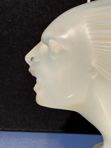 Lot 298 - A contemporary Lalique 'Victoire' opalescent...