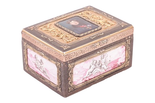 Lot 186 - A Continental snuff box of rectangular form,...