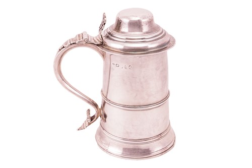 Lot 284 - A George III silver quart tankard, London 1789...