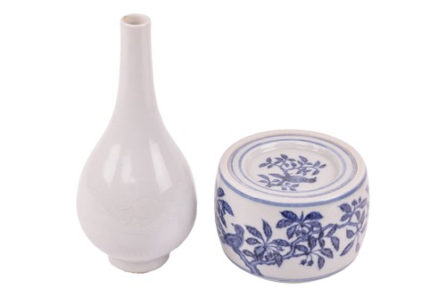 Lot 82 - A Chinese blue and white porcelain drum form...