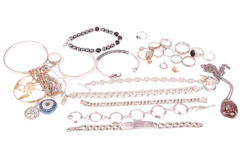 Lot 42 - A collection of jewellery items including four...