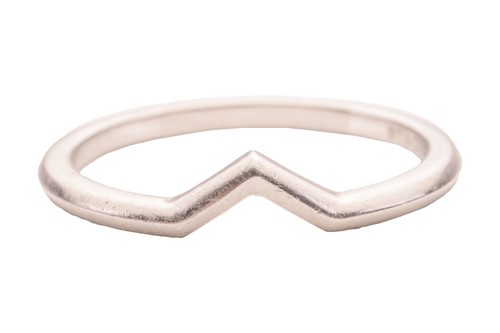 Lot 32 - Tiffany & Co. - a V band ring with knife-edge...