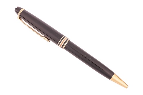 Lot 33 - Montblanc - a Meisterstück Classique Ballpoint...
