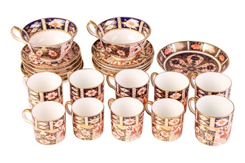 Lot 165 - A group of six Royal Crown Derby 'Old Imari'...