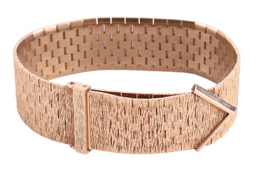 Lot 52 - A textured brick link bracelet set in 9ct gold,...