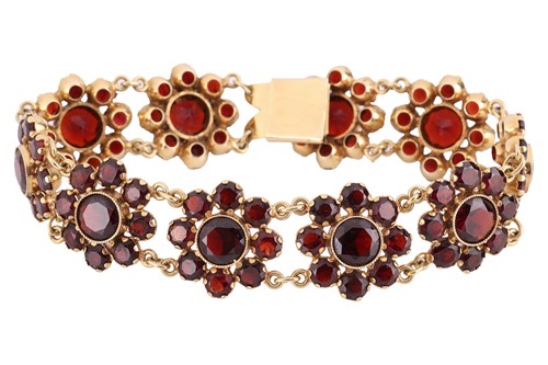 Lot 232 - A 14ct garnet bracelet, composed of ten...