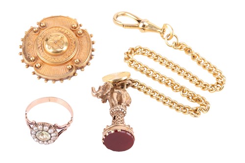 Lot 58 - A small collection of jewellery; to include a...