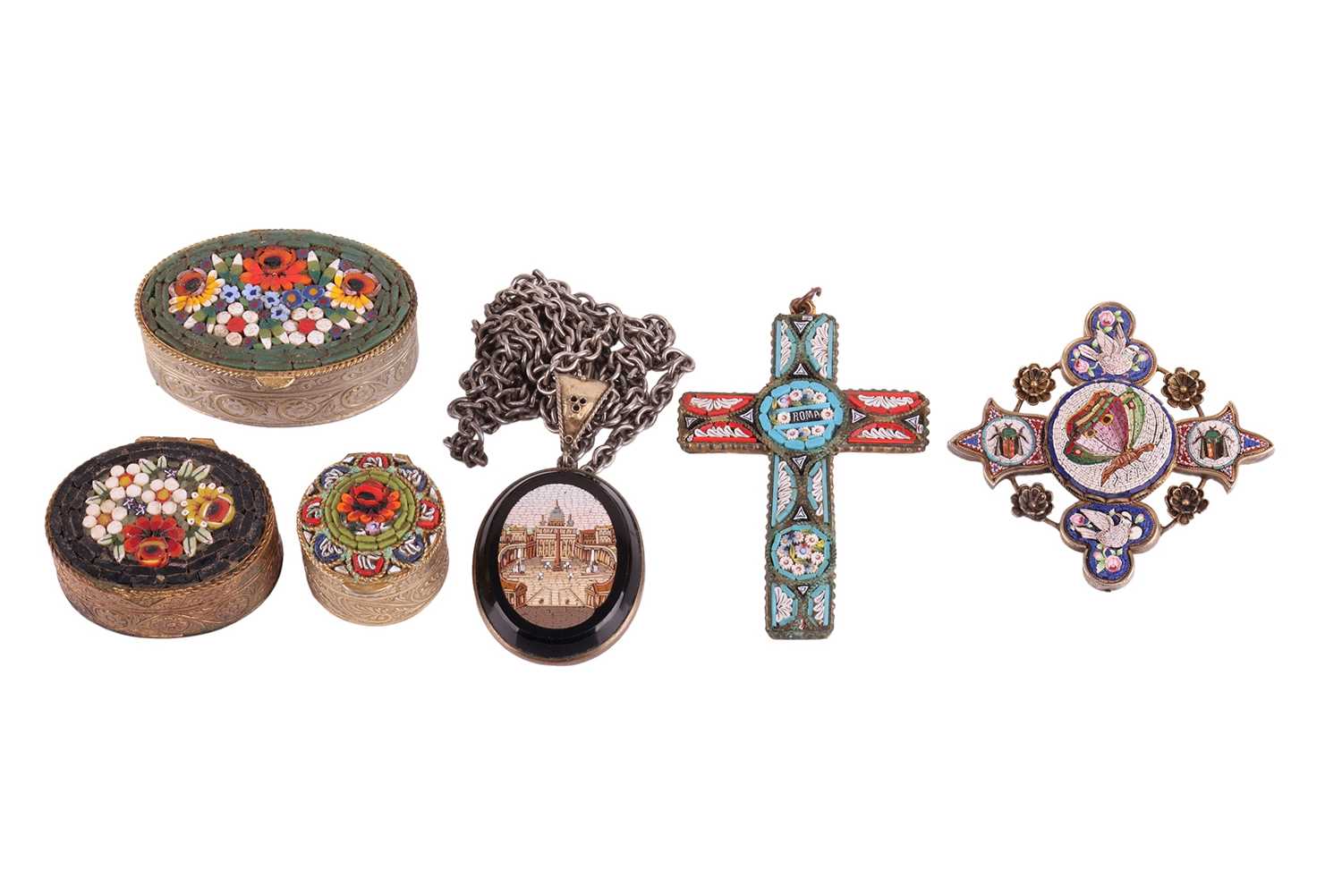 Lot 133 - A group of Italian micromosaic jewellery items;...