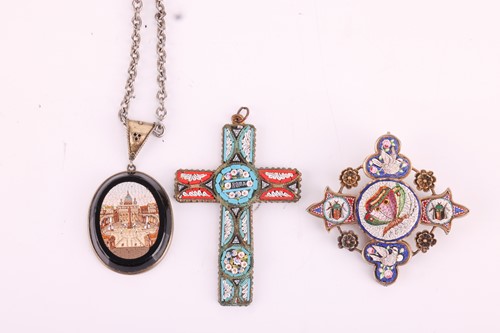 Lot 133 - A group of Italian micromosaic jewellery items;...
