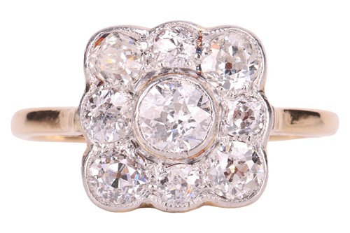 Lot 10 - An Edwardian diamond set panel ring,...