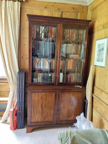 Lot 221 - A good quality George IV mahogany cupboard...