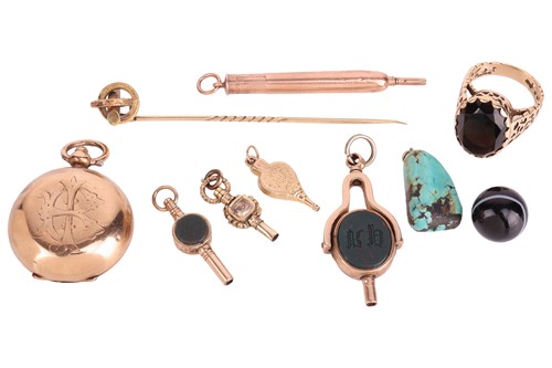 Lot 94 - A small collection of jewellery items; to...