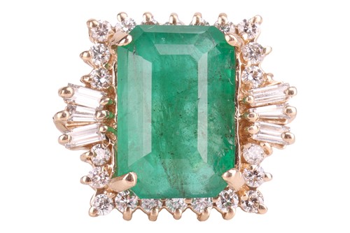 Lot 151 - An emerald and diamond cluster ring, featuring...