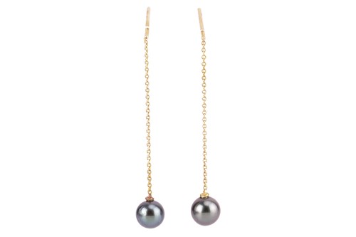 Lot 218 - A Tahitian cultured pearl lariat necklace and...