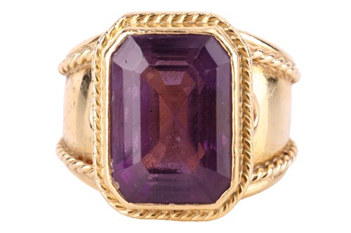 Lot An amethyst cocktail ring in Etruscan style,...