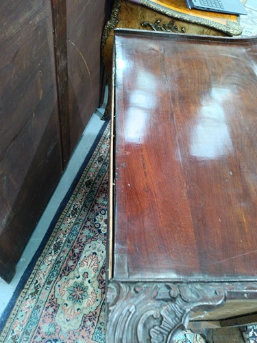 Lot 219 - A George III mahogany serpentine dressing...