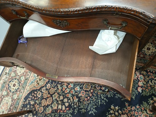 Lot 219 - A George III mahogany serpentine dressing...