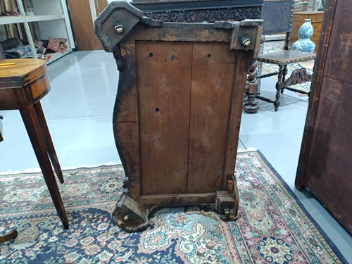 Lot 219 - A George III mahogany serpentine dressing...